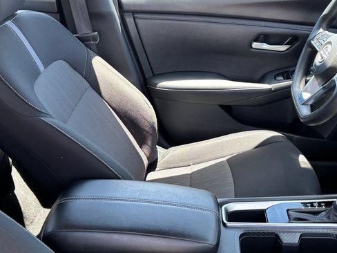 Used 2025 Nissan Sentra SV FWD image 10