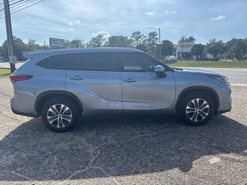 Used 2021 Toyota Highlander XLE FWD image 6
