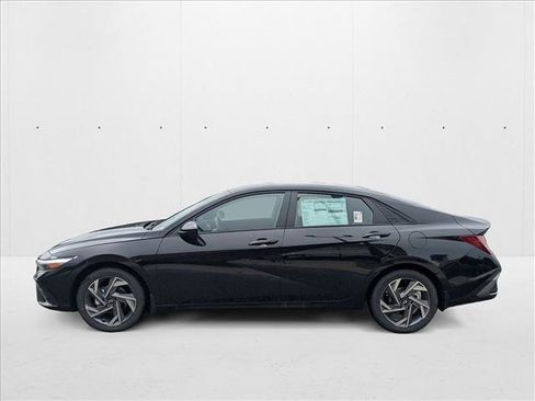 New 2025 Hyundai Elantra Sport image 5