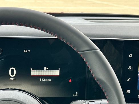 New 2026 Nissan Kicks SR w/ Cold Weather Package image 18