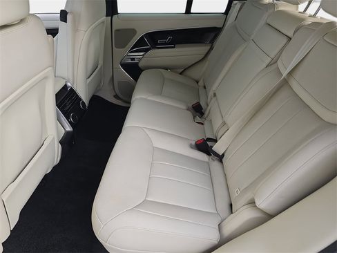 Certified 2025 Land Rover Range Rover SE image 15