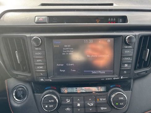 Used 2017 Toyota RAV4 SE image 28