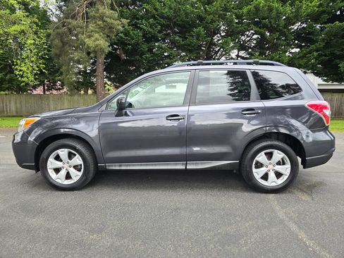 Used 2016 Subaru Forester 2.5i Premium w/ All-Weather Package AWD/4WD image 3