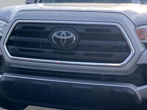 Used 2019 Toyota Tacoma SR5 AWD/4WD image 30