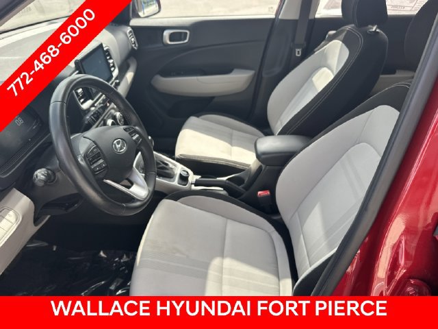 Used 2025 Hyundai Venue SEL FWD image 19