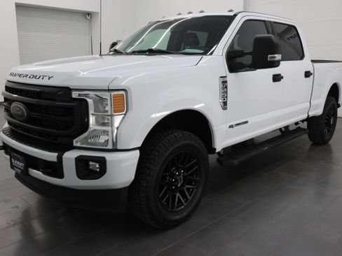 Used 2022 Ford F250 XLT w/ Black Appearance Package image 7