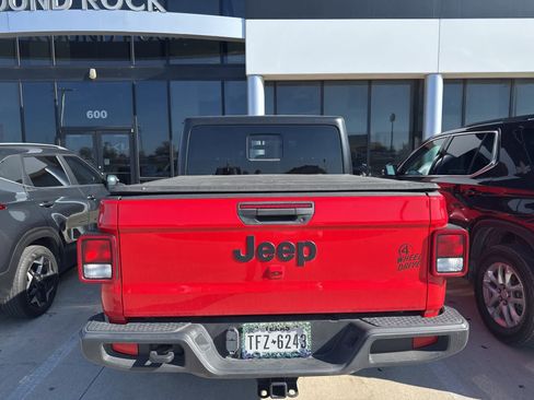 Used 2023 Jeep Gladiator Sport image 5