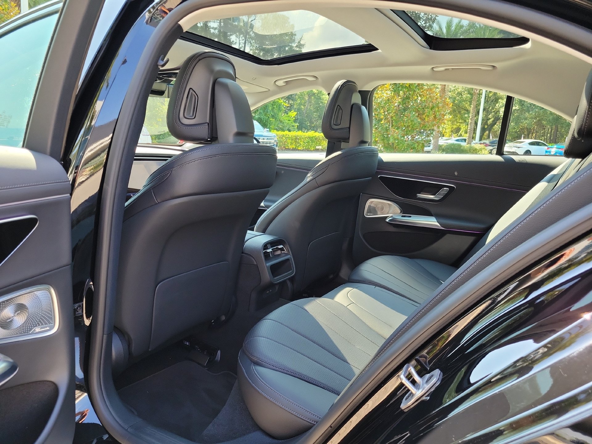 Used 2025 Mercedes-Benz E 350 4MATIC Sedan image 17
