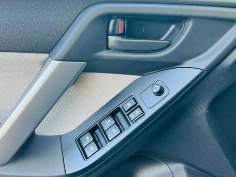 Used 2015 Subaru Forester 2.5i Premium AWD/4WD image 21