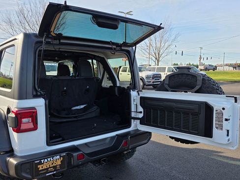 Used 2024 Jeep Wrangler Willys image 35