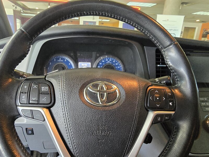 Used 2019 Toyota Sienna XLE w/ XLE Navigation Package FWD image 21