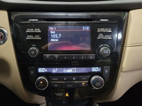 Used 2017 Nissan Rogue SV image 19