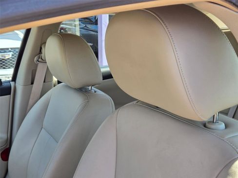 Used 2011 Chevrolet Impala LT w/ Luxury Edition Package FWD image 12