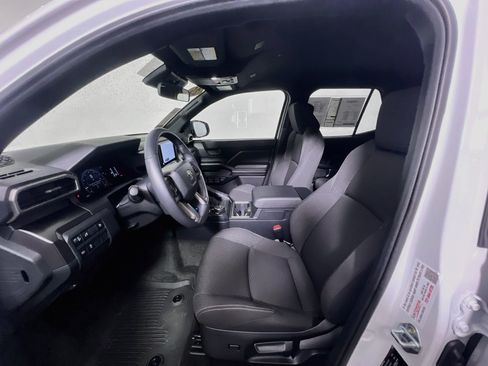 Used 2025 Toyota 4Runner SR5 AWD/4WD image 14
