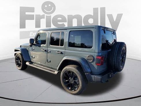 Used 2025 Jeep Wrangler Sahara image 3