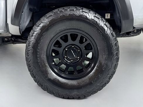 Used 2019 Toyota Tacoma TRD Off-Road w/ Technology Package image 11