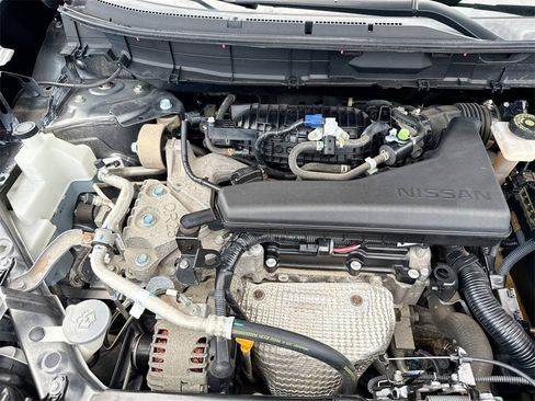 Used 2018 Nissan Rogue SV image 34