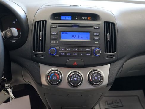 Used 2010 Hyundai Elantra GLS FWD image 25