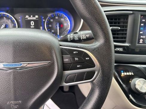 Used 2020 Chrysler Voyager Lxi image 18