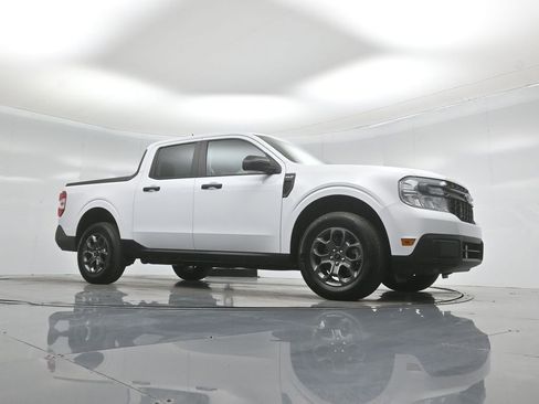 Used 2023 Ford Maverick XLT FWD image 3