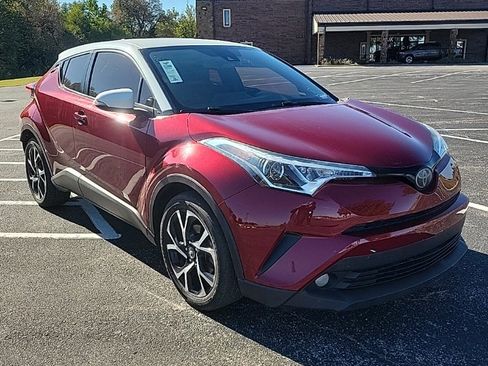Used 2018 Toyota C-HR XLE image 1