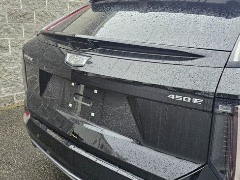 New 2026 Cadillac Optiq Luxury 1 image 19