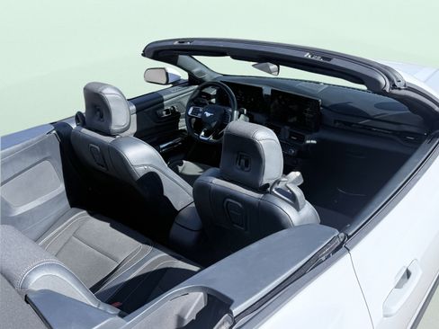 Used 2024 Ford Mustang Convertible image 22