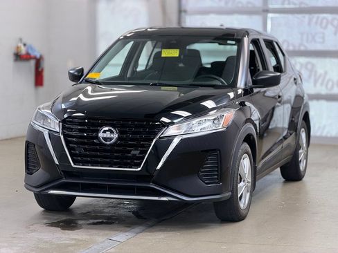 Used 2023 Nissan Kicks S FWD image 3