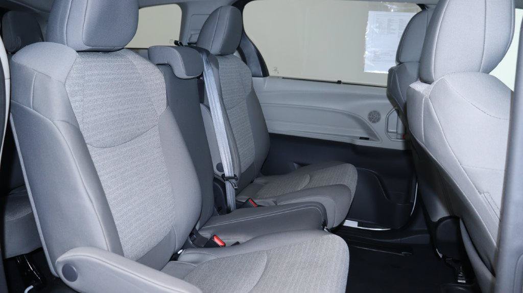 Used 2024 Toyota Sienna LE AWD/4WD image 24