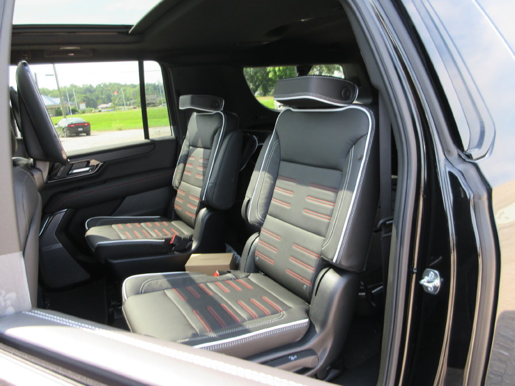 New 2026 GMC Yukon XL AT4 Ultimate AWD/4WD image 10