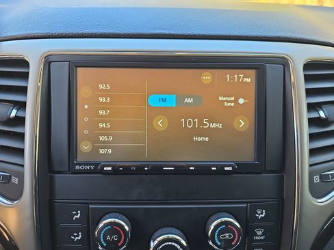 Used 2011 Jeep Grand Cherokee Laredo image 20