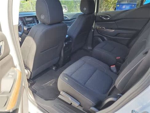 Used 2023 GMC Acadia SLE image 16