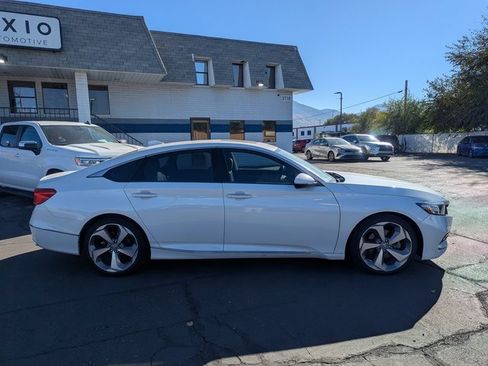 Used 2019 Honda Accord Touring image 2