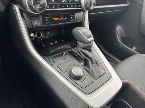 Used 2022 Toyota RAV4 Limited image 13