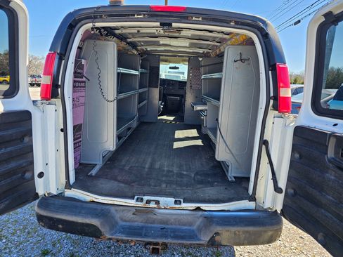 Used 2010 GMC Savana 1500 Van 3D image 6