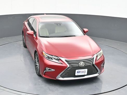 Used 2017 Lexus ES 350 w/ Luxury Package FWD image 58