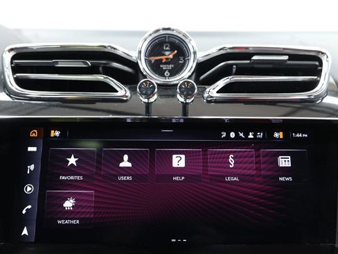 Used 2022 Bentley Bentayga AWD/4WD image 41