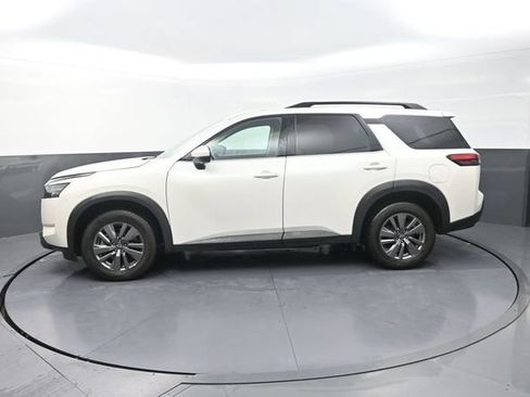 Used 2024 Nissan Pathfinder SV AWD/4WD image 4