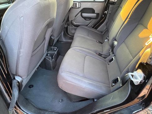 Used 2023 Jeep Gladiator Sport image 11