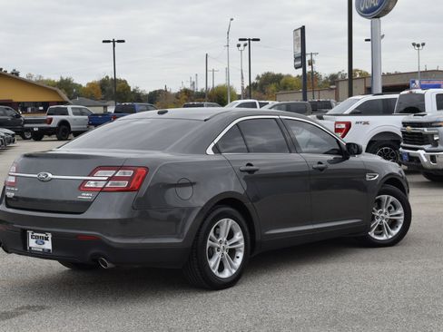 Used 2018 Ford Taurus SEL w/ Equipment Group 201A image 10