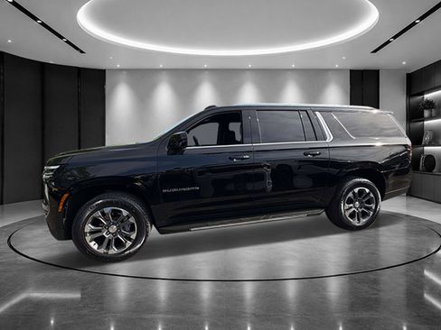 Certified 2025 Chevrolet Suburban LS AWD/4WD image 3