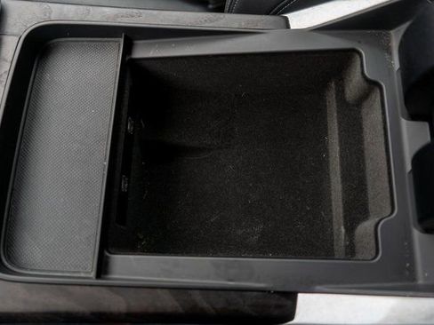 Used 2022 Audi Q8 Premium image 34