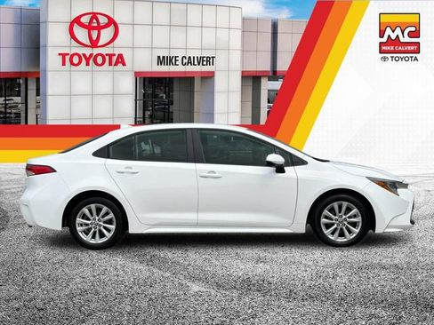 Used 2025 Toyota Corolla LE w/ LE Premium Package FWD image 6