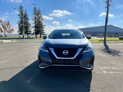 Used 2019 Nissan Murano S image 2