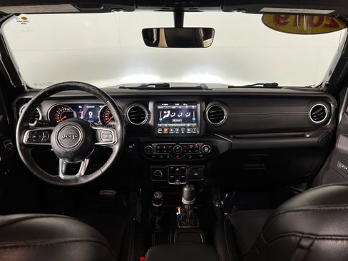 Used 2019 Jeep Wrangler Unlimited Sahara w/ Uconnect 4C Nav & Sound Group AWD/4WD image 24