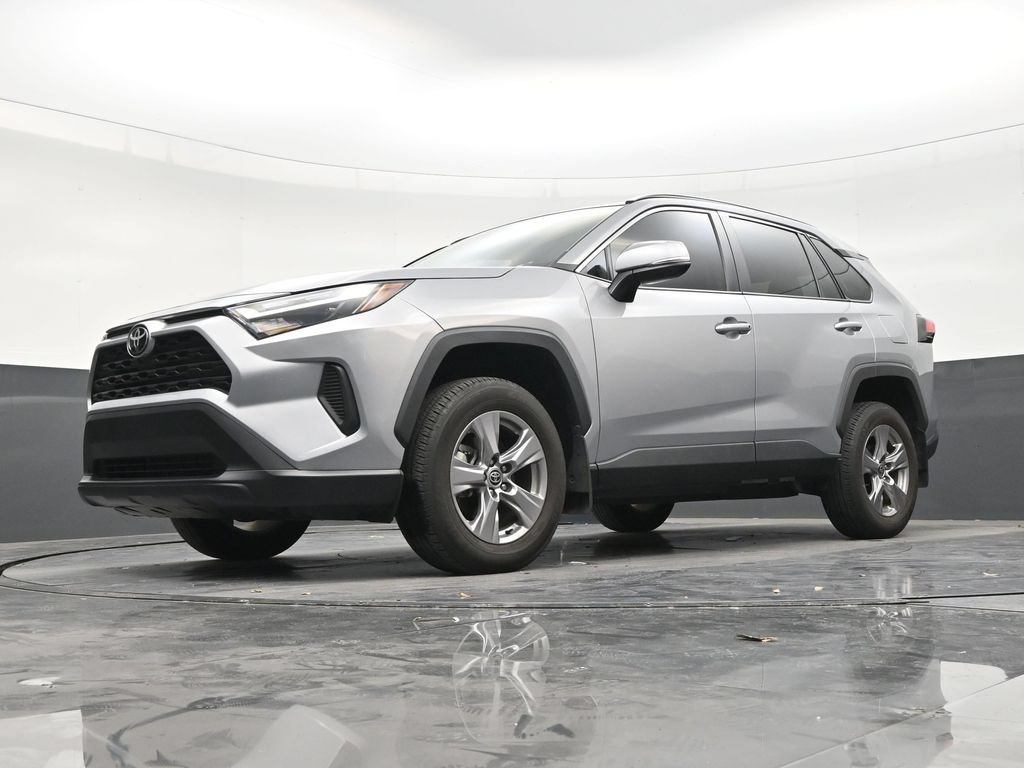 Used 2025 Toyota RAV4 XLE w/ Convenience Package FWD image 19