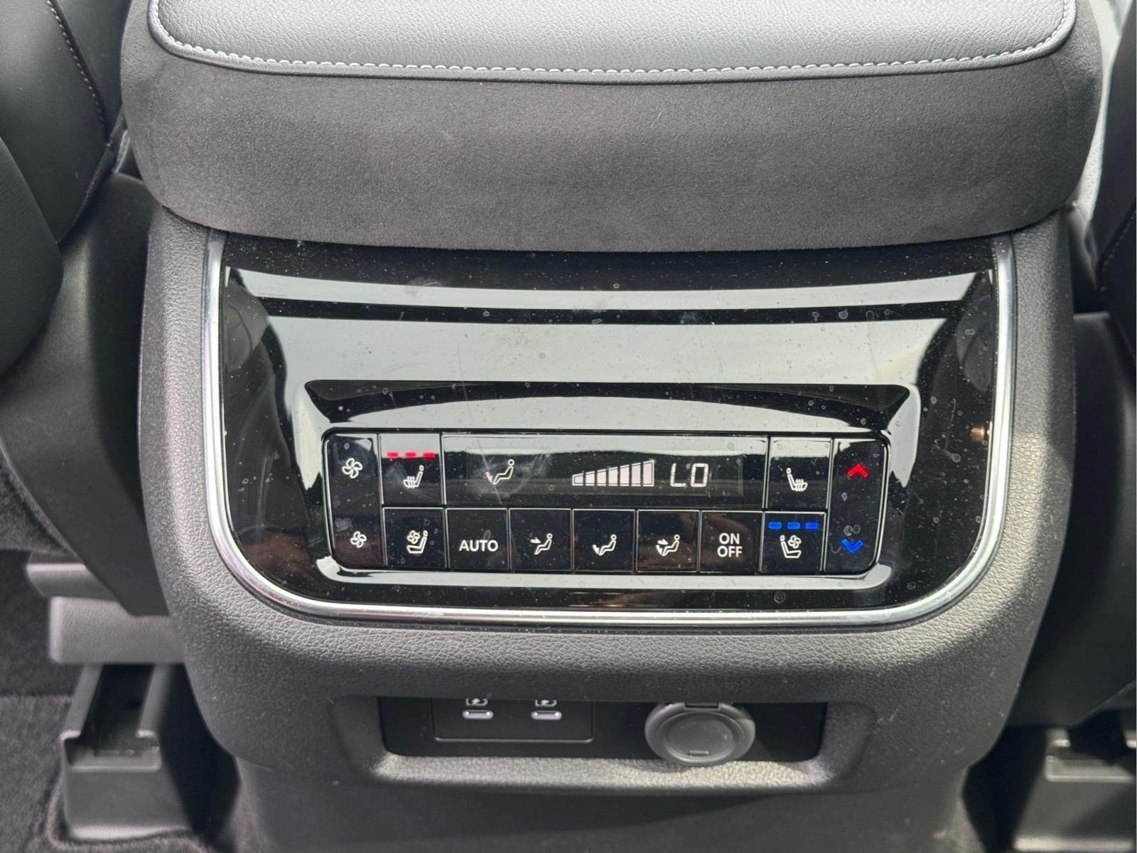 Used 2025 INFINITI QX80 Sensory AWD/4WD image 15