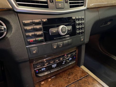 Used 2010 Mercedes-Benz E 350 4MATIC Sedan image 15