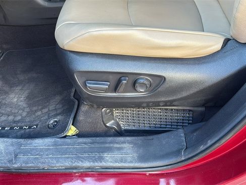 Used 2023 Toyota Sienna XLE image 10