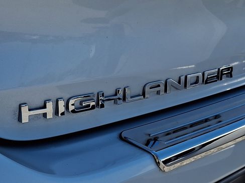 Used 2024 Toyota Highlander Platinum AWD/4WD image 37